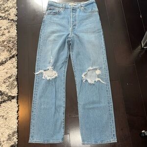 LEVIS ‘Ribcage Straight’ Premium High Rise Ankle Show Jeans - Ripped Knee - 29”